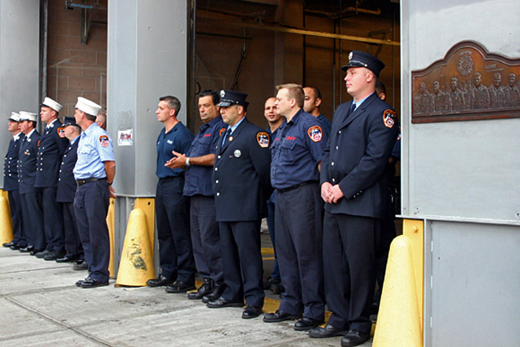 Observing 9/11/2004 Photo by Stacy L. Howell