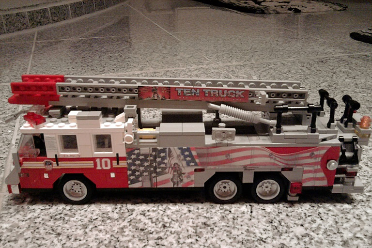 Thanks to Sven Jagdmann from Germany for the pictures of his Ladder 10 Lego Model